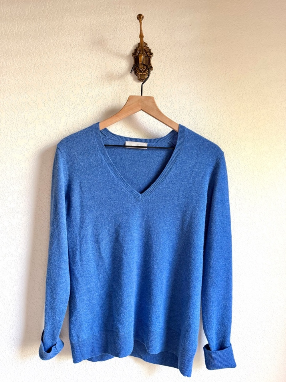 Everlane Women's Blue Cashmere V-Neck Sweater